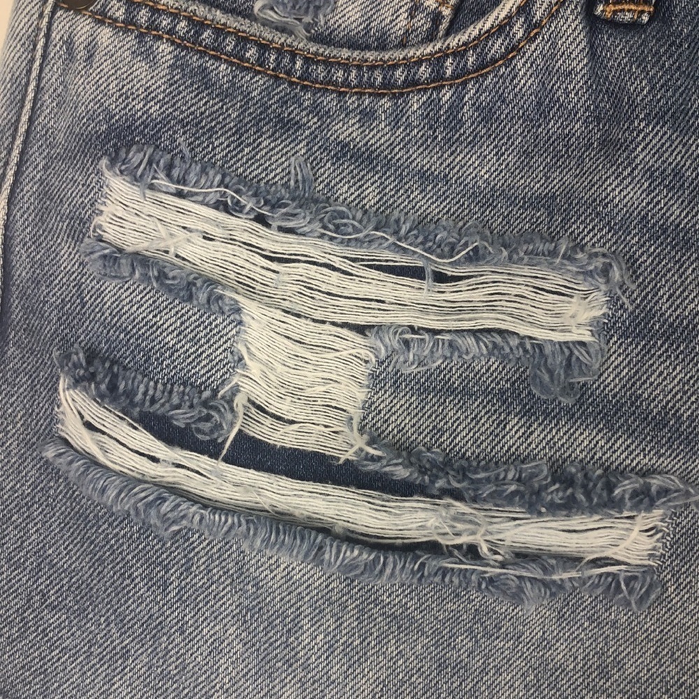 KanCan Mid Rise Distressed Blue Denim Cut Offs 100% Cotton Size 28/9 Jean Shorts - Picture 4 of 16